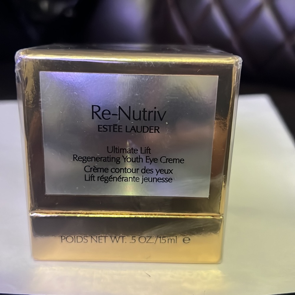 Estée Lauder re-nutriv-eye-cream-treatment